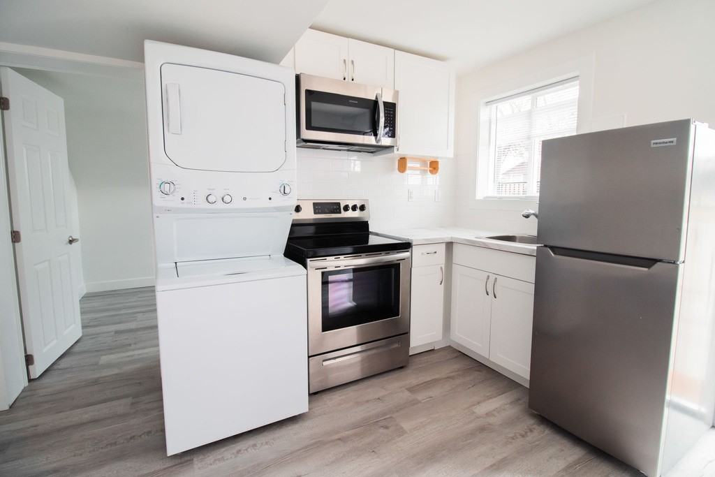 32 Hughes Ave - Photo 3 of 9