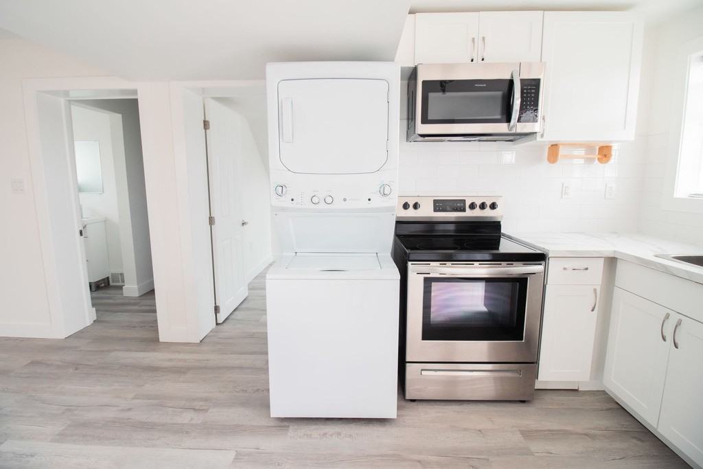 32 Hughes Ave - Photo 4 of 9