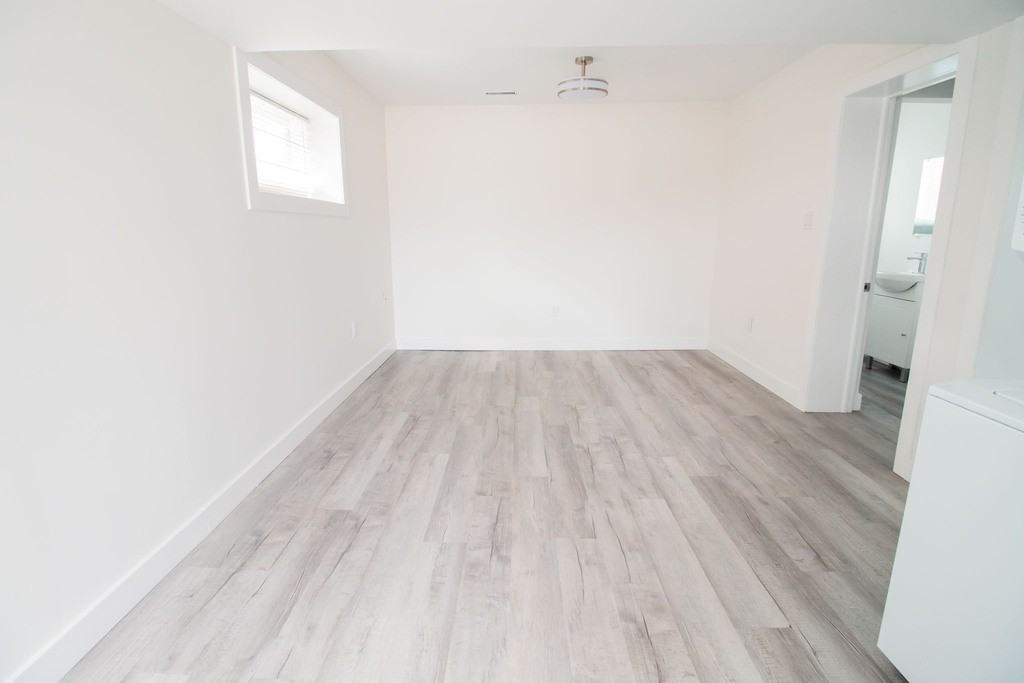 32 Hughes Ave - Photo 5 of 9