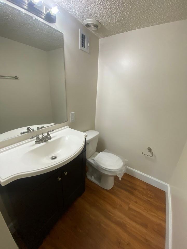 Randolph Square Apartments - Photo 7 of 18