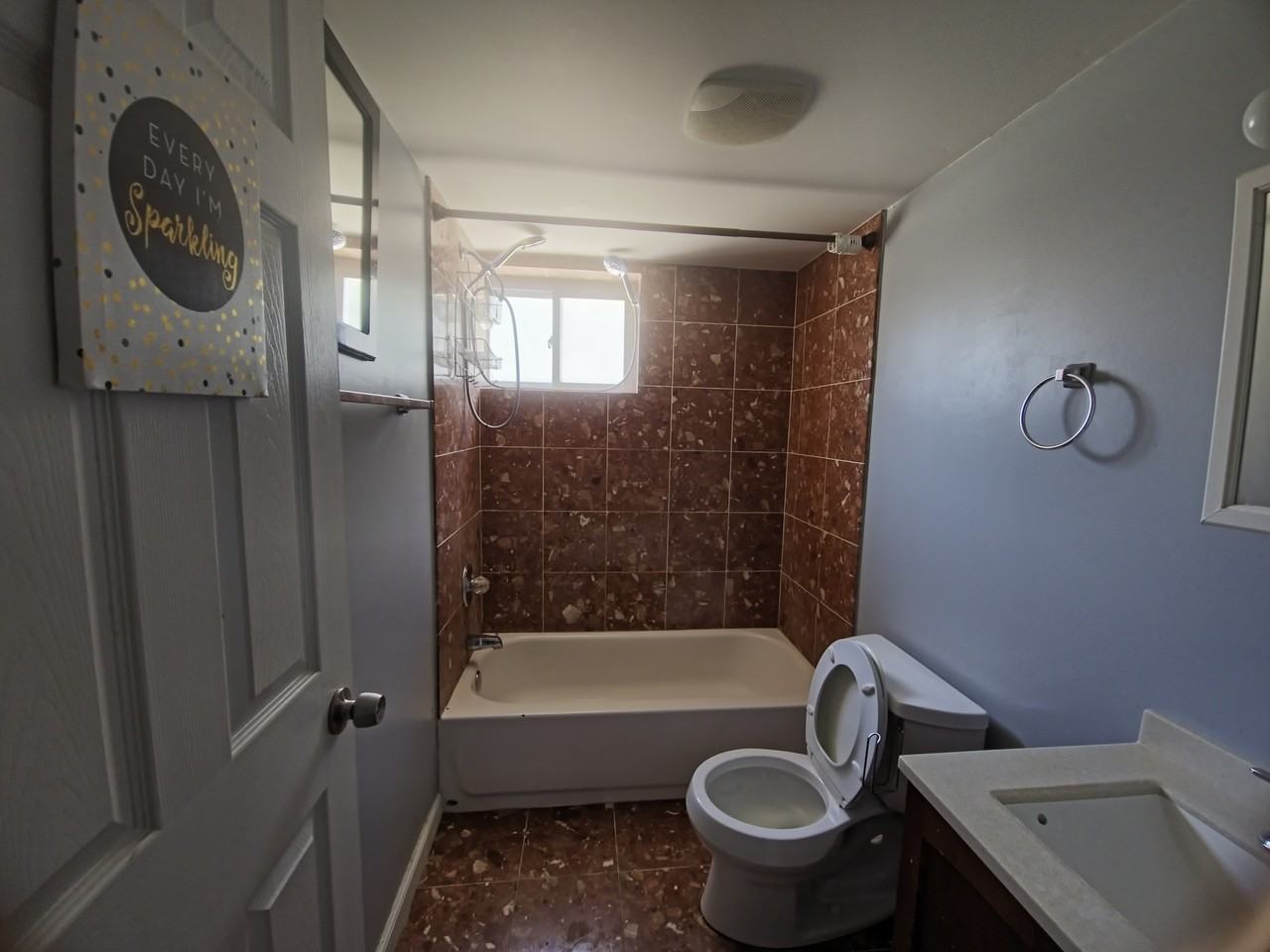 2317 Roslyn Ave #1 - Photo 5 of 9