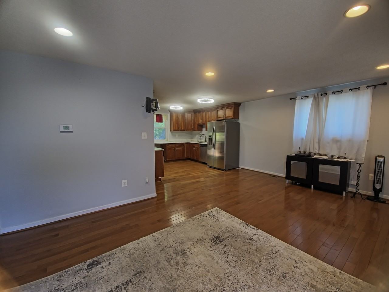 2317 Roslyn Ave #1 - Photo 6 of 9