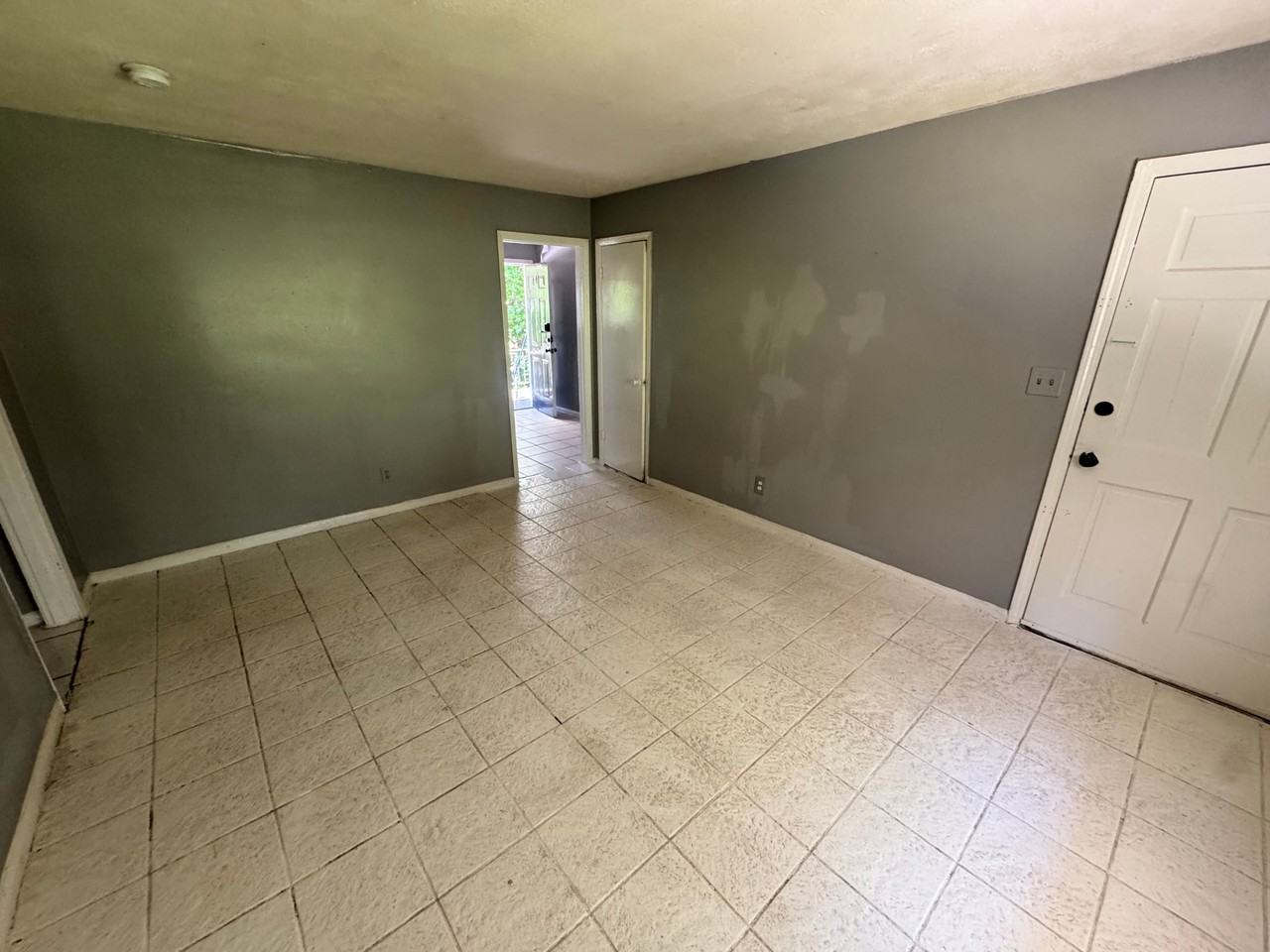 609 Allen Dr - Photo 4 of 15