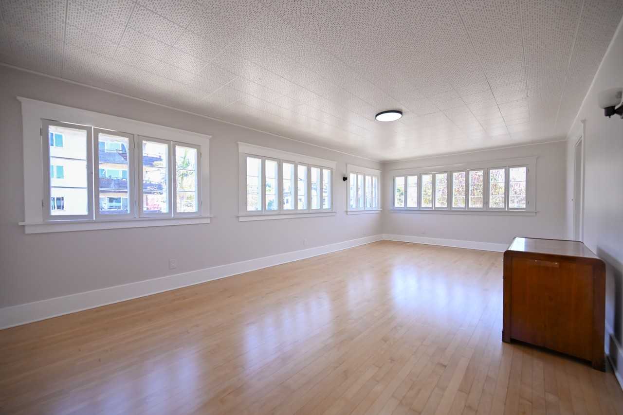 1208 24th St #1 - Photo 4 of 50