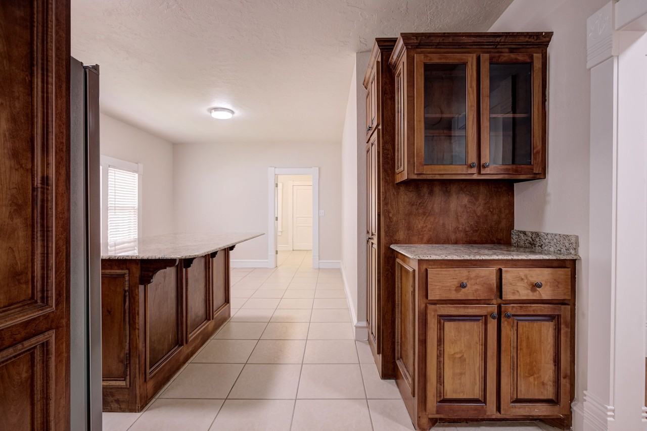 1005 Classen Blvd #1 - Photo 3 of 10