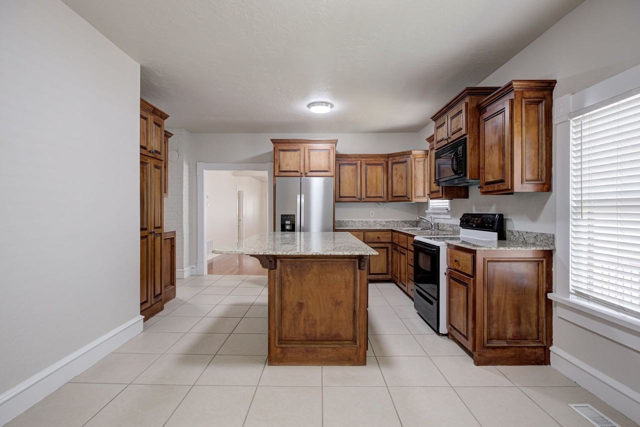 1005 Classen Blvd #1 - Photo 4 of 10