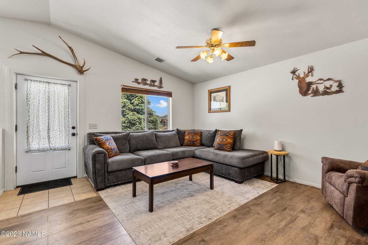 1061 W Morse Ave #1 - Photo 5 of 17