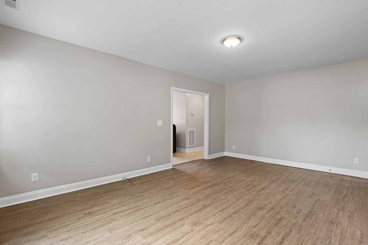 2805 Mccombs St #1 - Photo 3 of 13