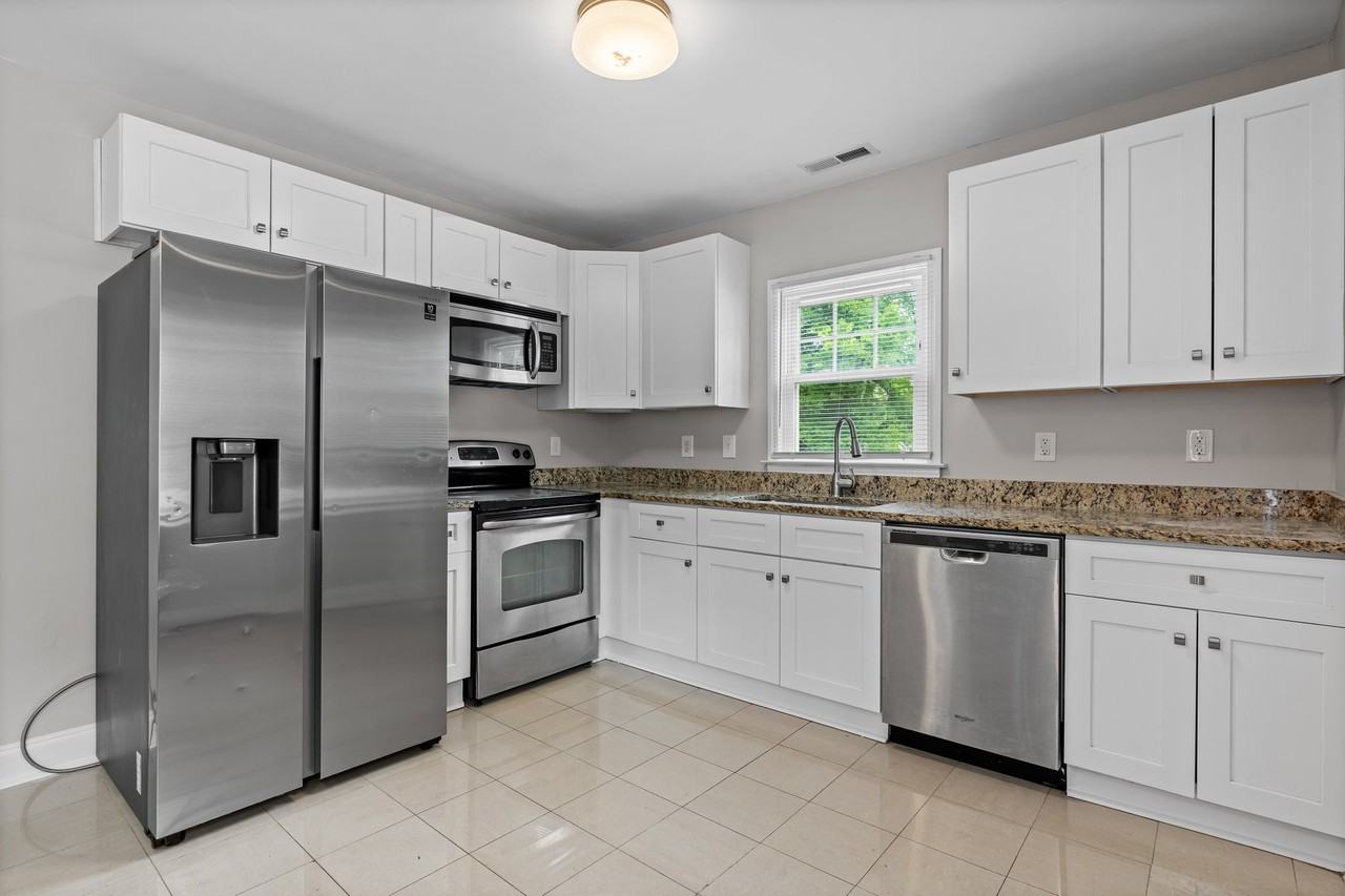 2805 Mccombs St #1 - Photo 4 of 13