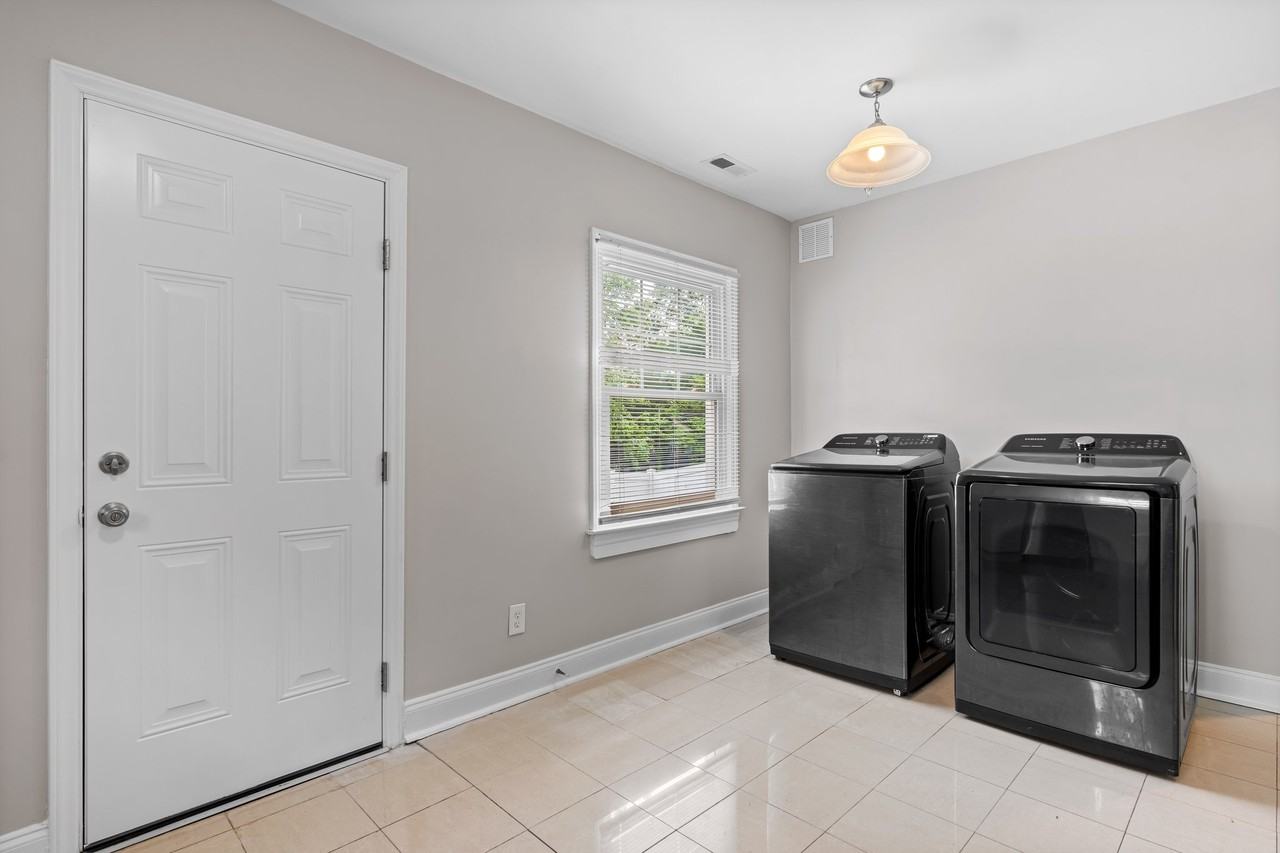 2805 Mccombs St #1 - Photo 5 of 13