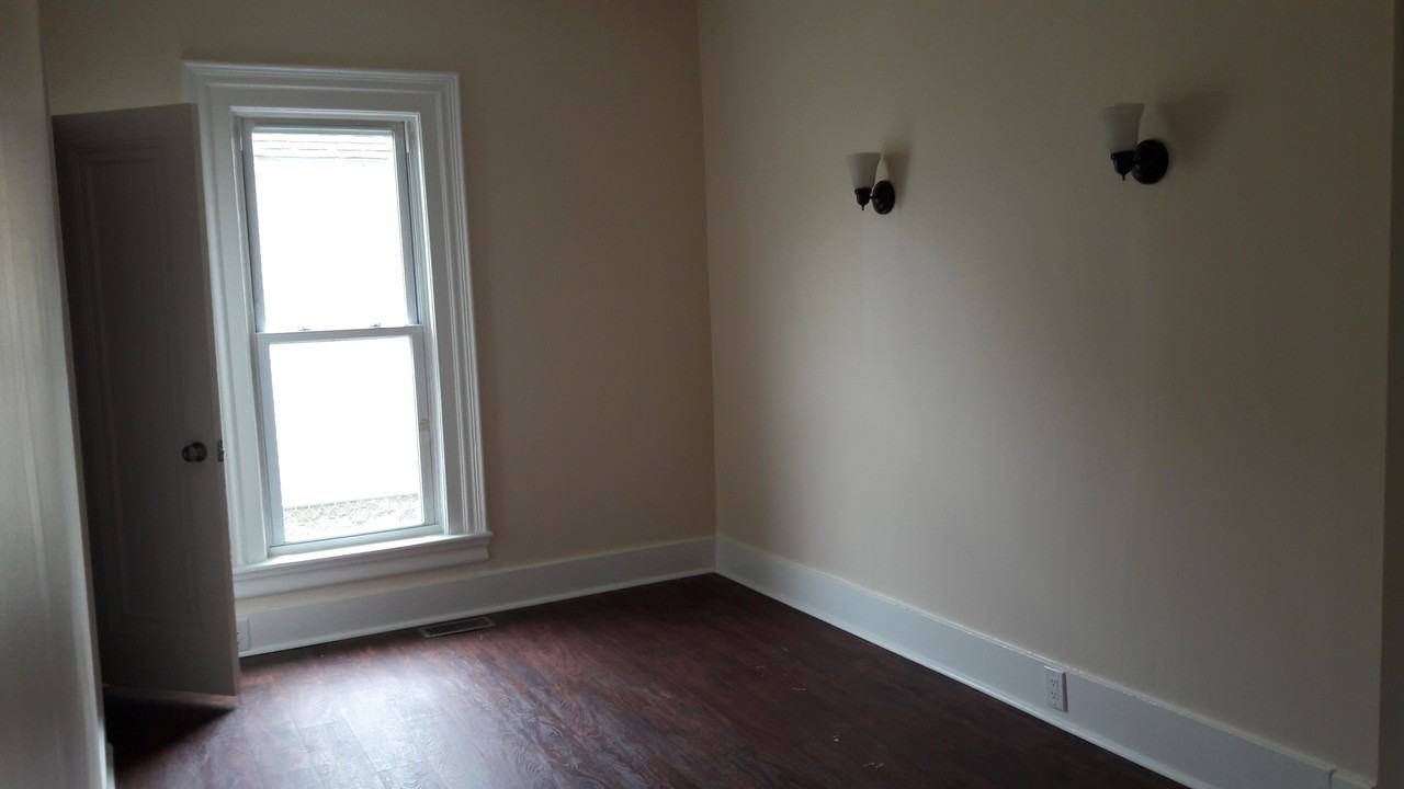 310 7th St - Photo 2 of 8