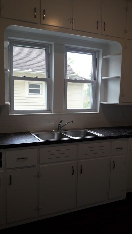 310 7th St - Photo 4 of 8
