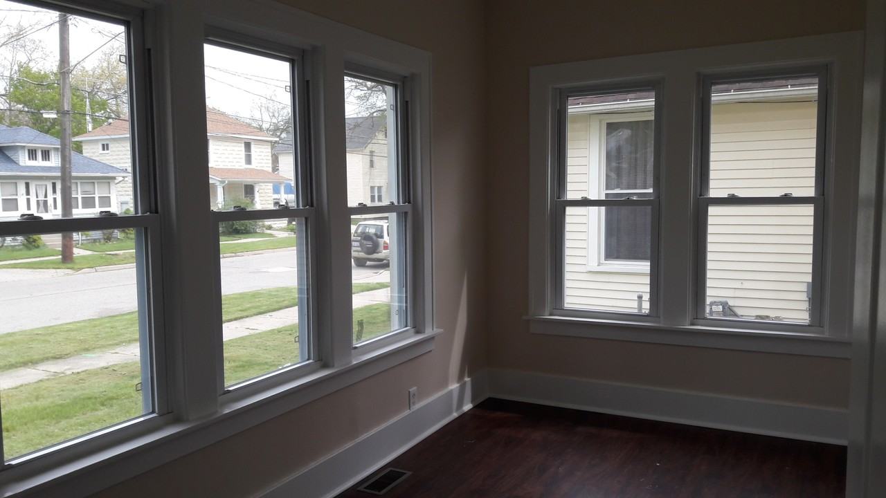 310 7th St - Photo 7 of 8