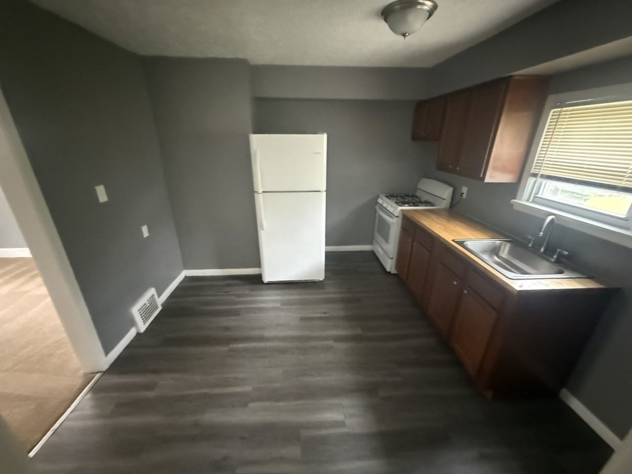 10409 Nelson Ave #1 - Photo 4 of 20