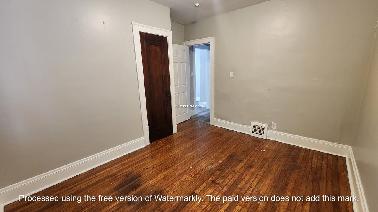 2797 E 125th St #1 - Photo 4 of 9