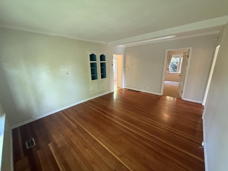 249 Victoria Rd Uppr - Photo 4 of 41