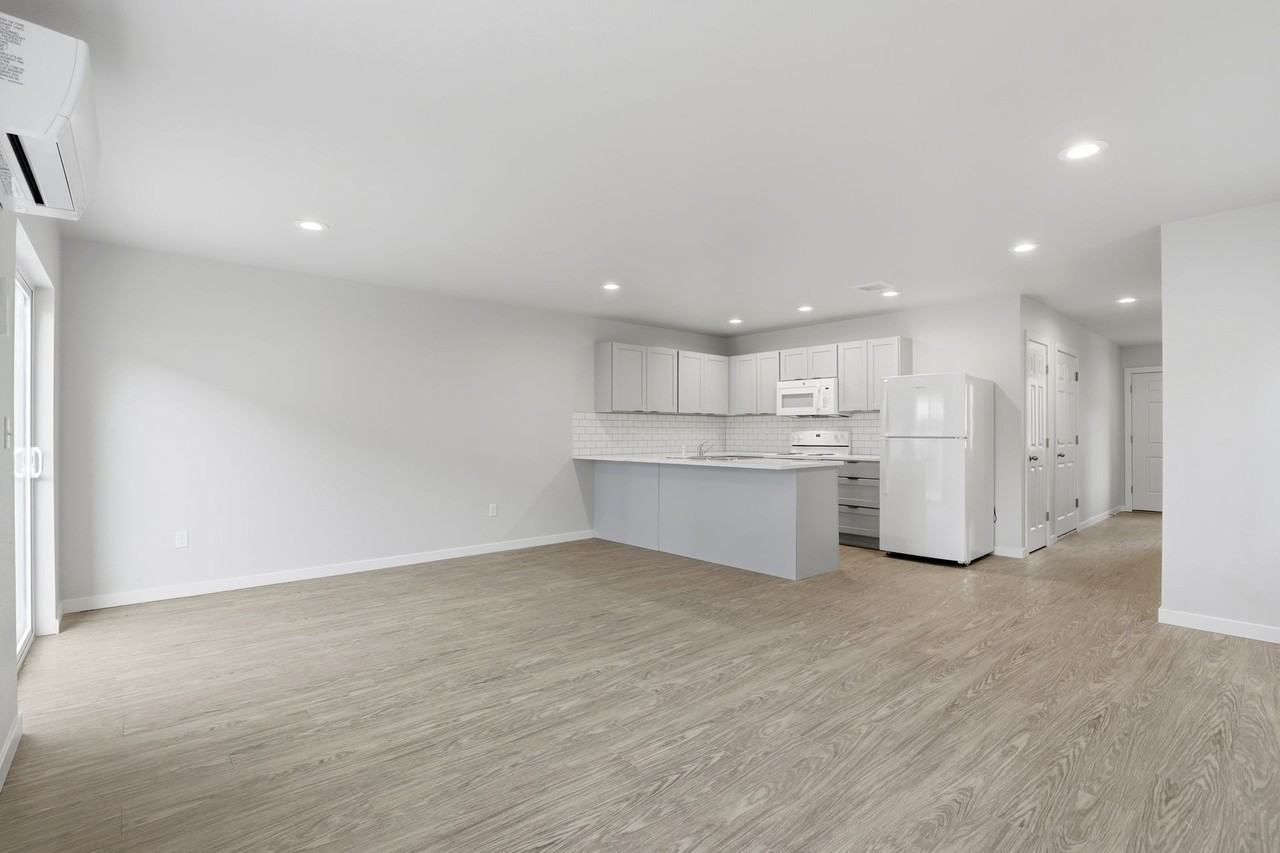Apple Valley Town Homes - Photo 7 of 50