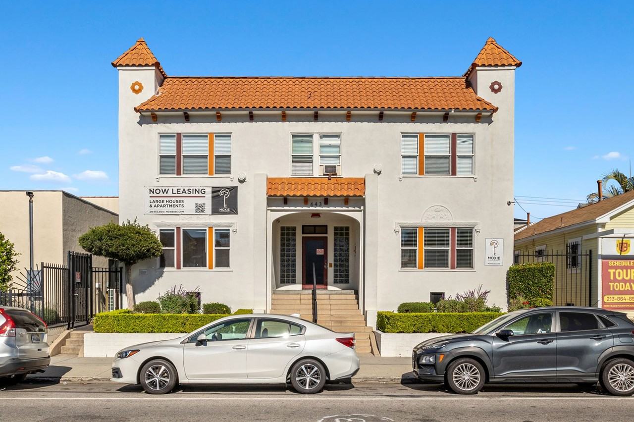 643 W 30th Street - Photo 4 of 25