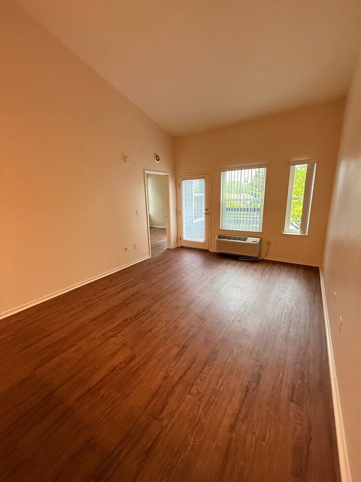 Lenzen Square Apartments - Photo 2 of 10