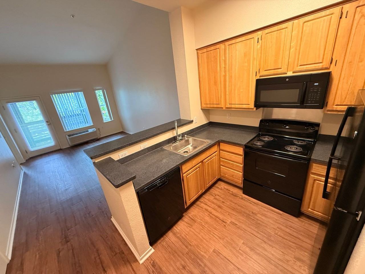 Lenzen Square Apartments - Photo 4 of 10