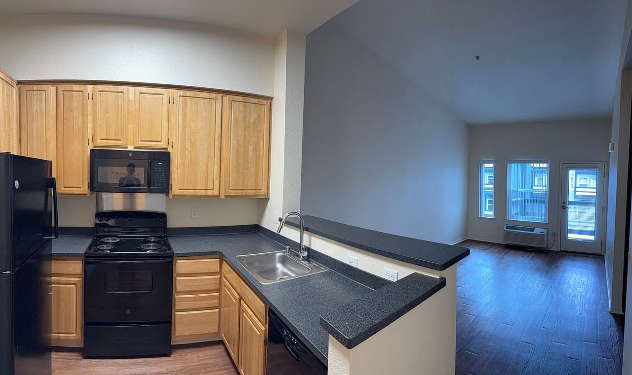 Lenzen Square Apartments - Photo 7 of 10