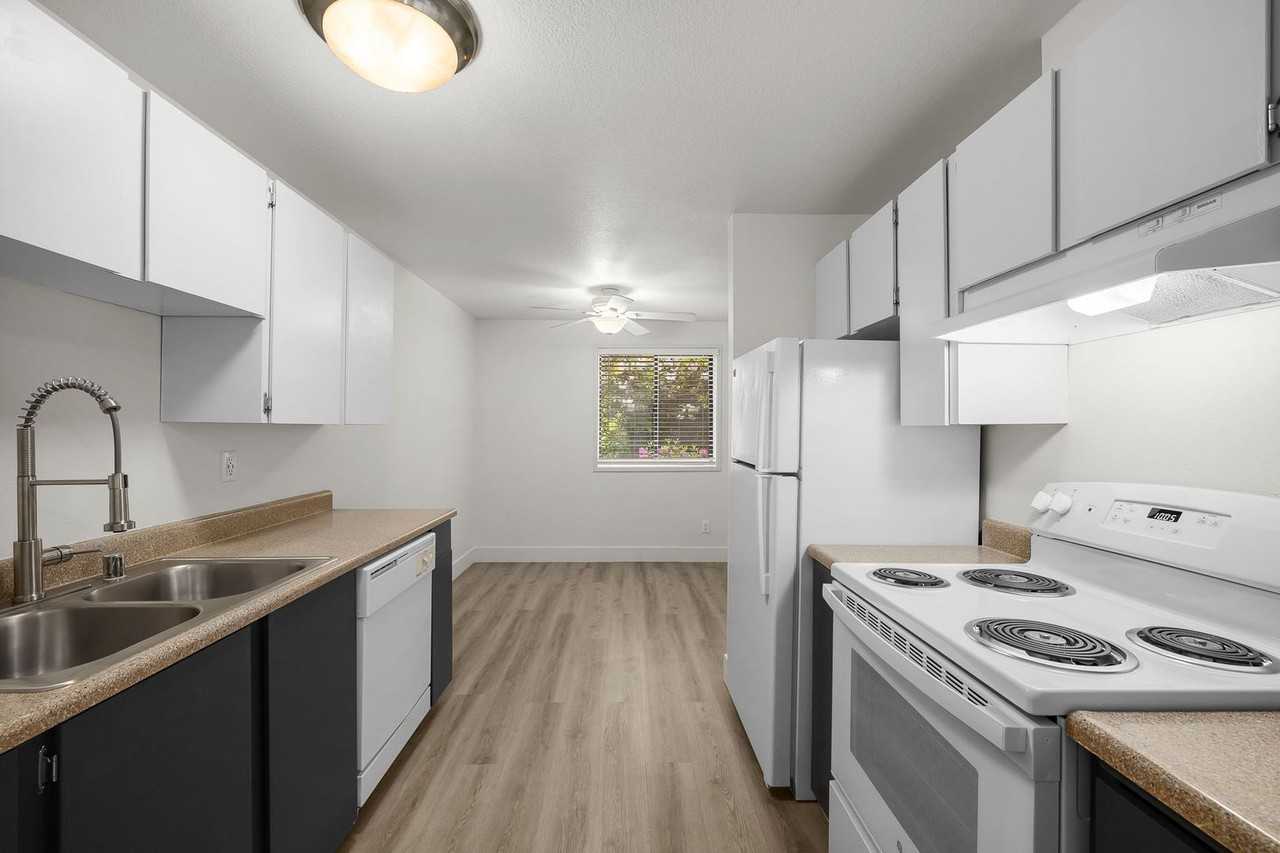 Erica Village - Photo 7 of 28