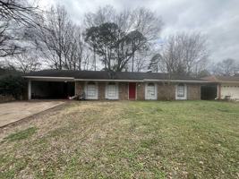 featured image of 2915 Longwood Dr #1