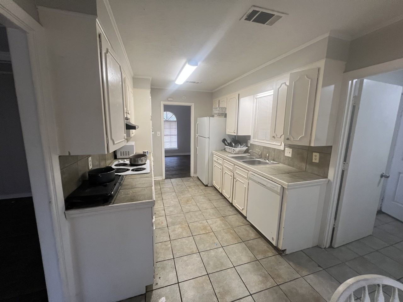 2915 Longwood Dr #1 - Photo 3 of 10