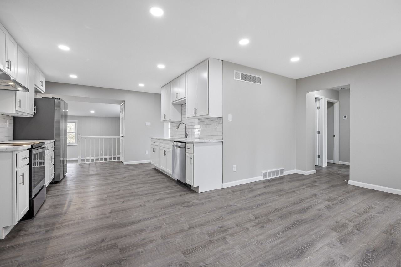 537 Lynn Haven Ln #1 - Photo 3 of 11