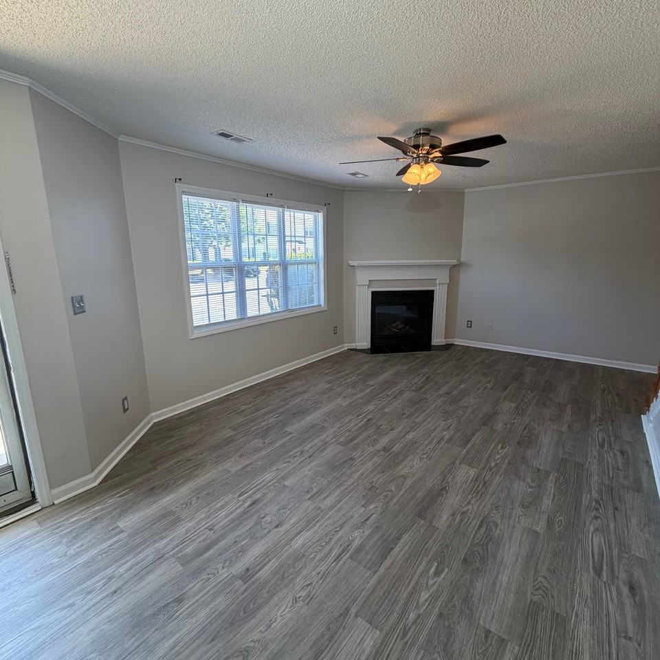 2345 Vineyard Drive - E5Unit E5 #E5 - Photo 2 of 26