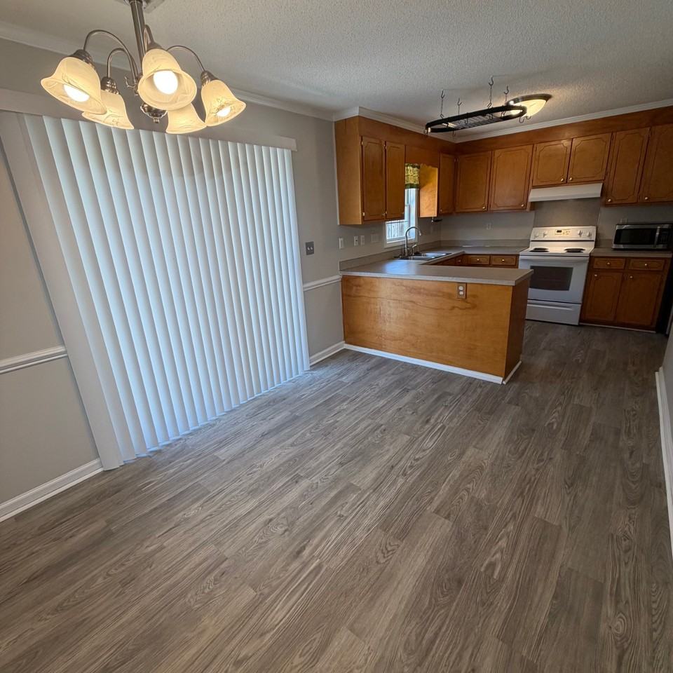 2345 Vineyard Drive - E5Unit E5 #E5 - Photo 3 of 26