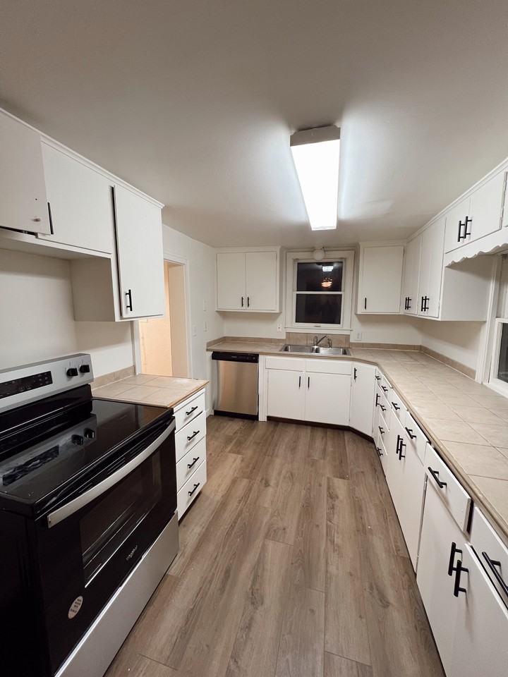 1408 10th St N #1 - Photo 3 of 17