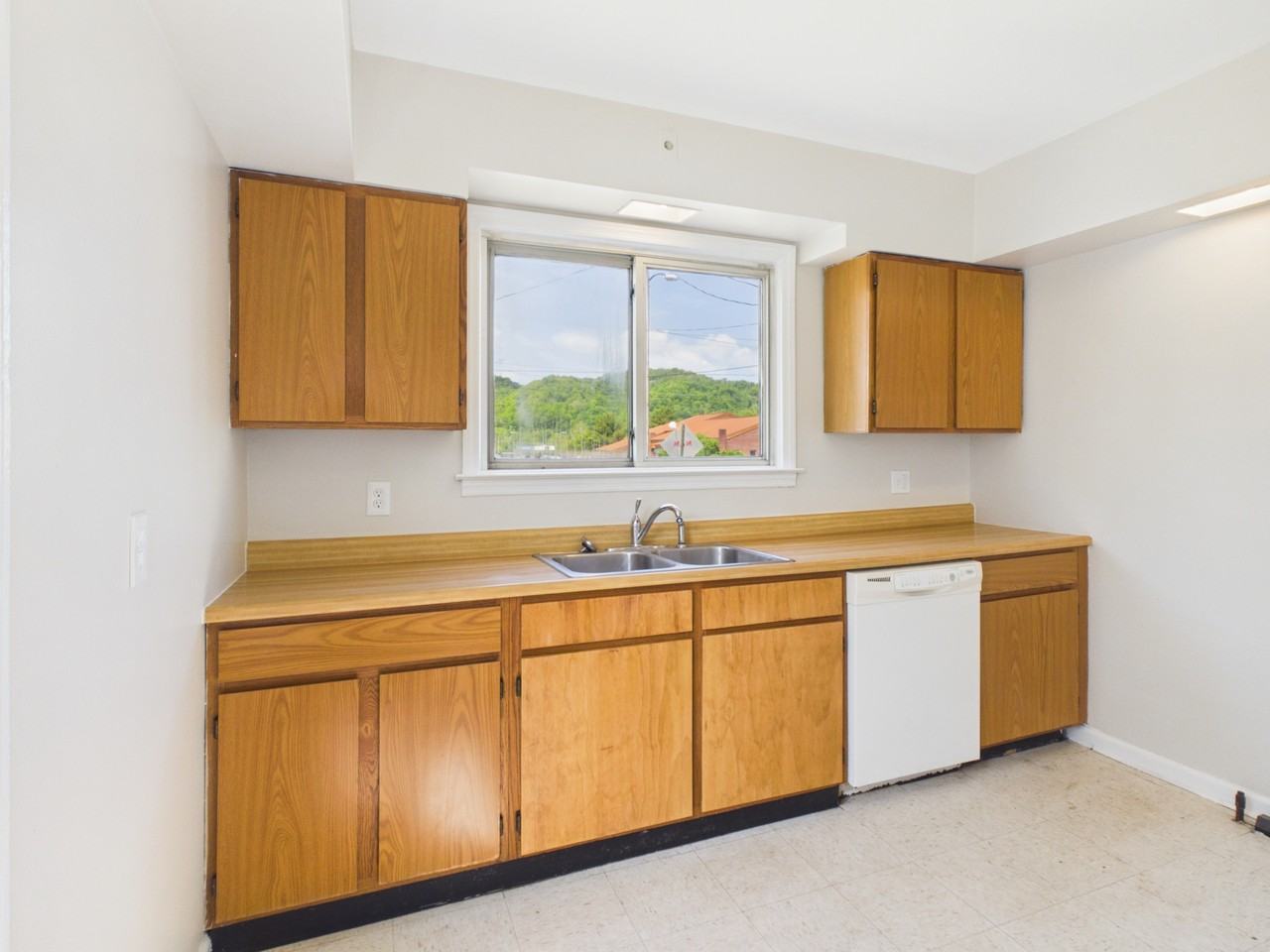 1036 3rd St #1 - Photo 4 of 29