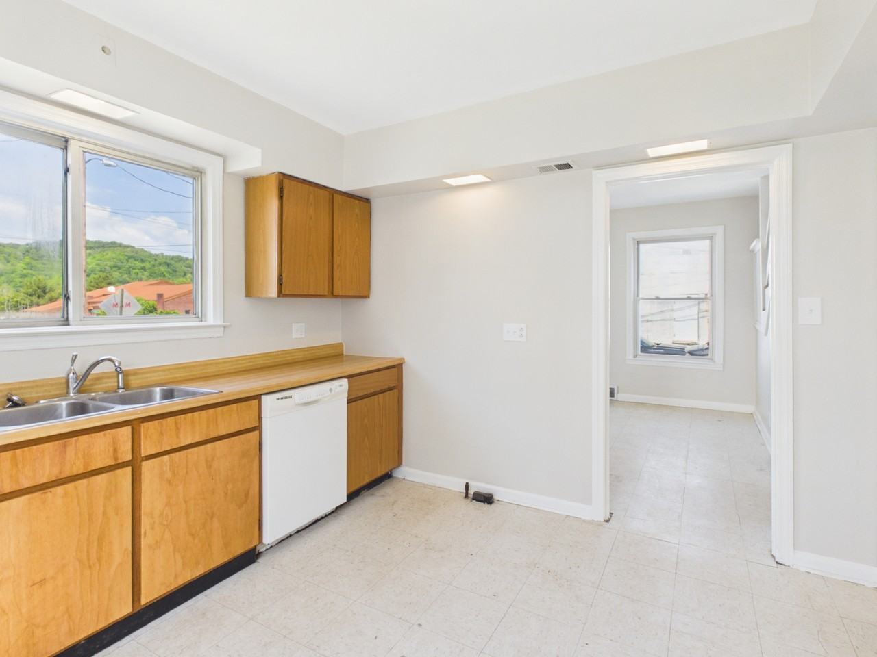 1036 3rd St #1 - Photo 5 of 29