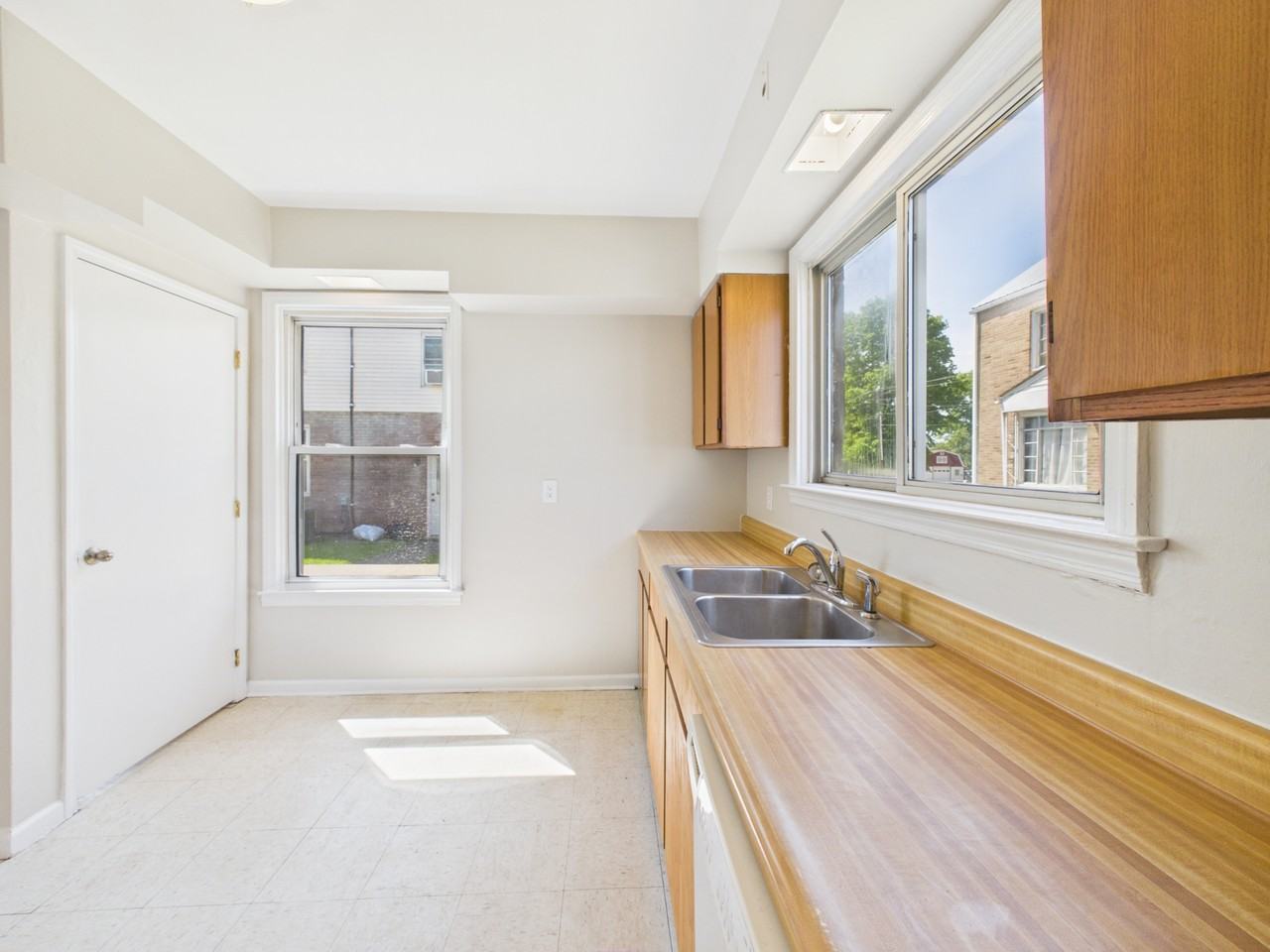 1036 3rd St #1 - Photo 6 of 29