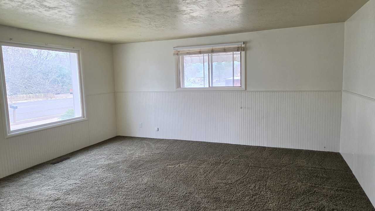 208 S 400 W #1 - Photo 5 of 11