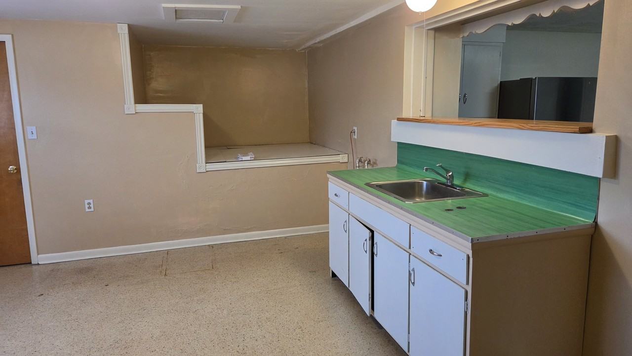 208 S 400 W #1 - Photo 7 of 11