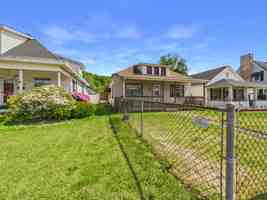 featured image of 305 S Chelsea St #1