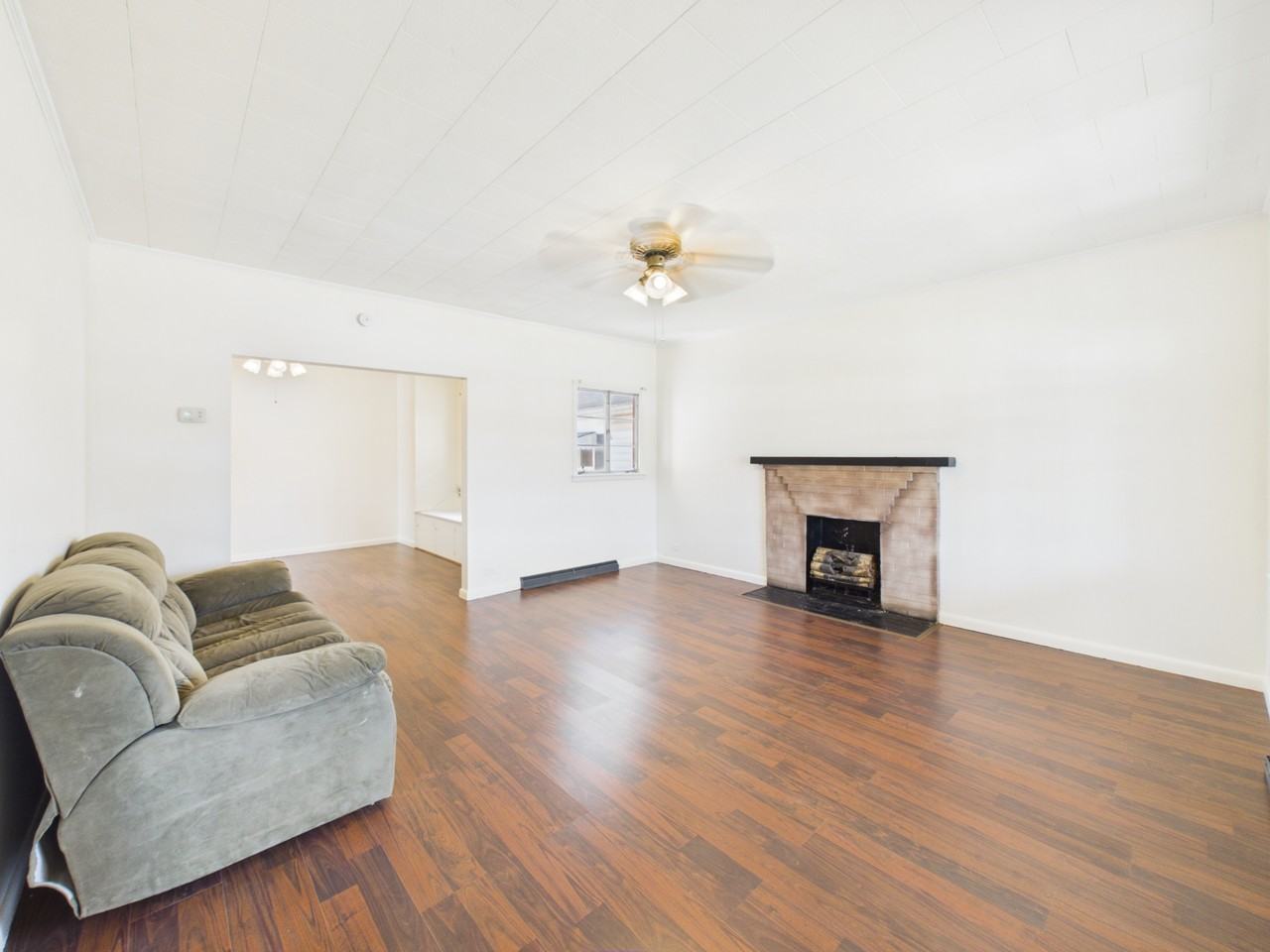 305 S Chelsea St #1 - Photo 3 of 22