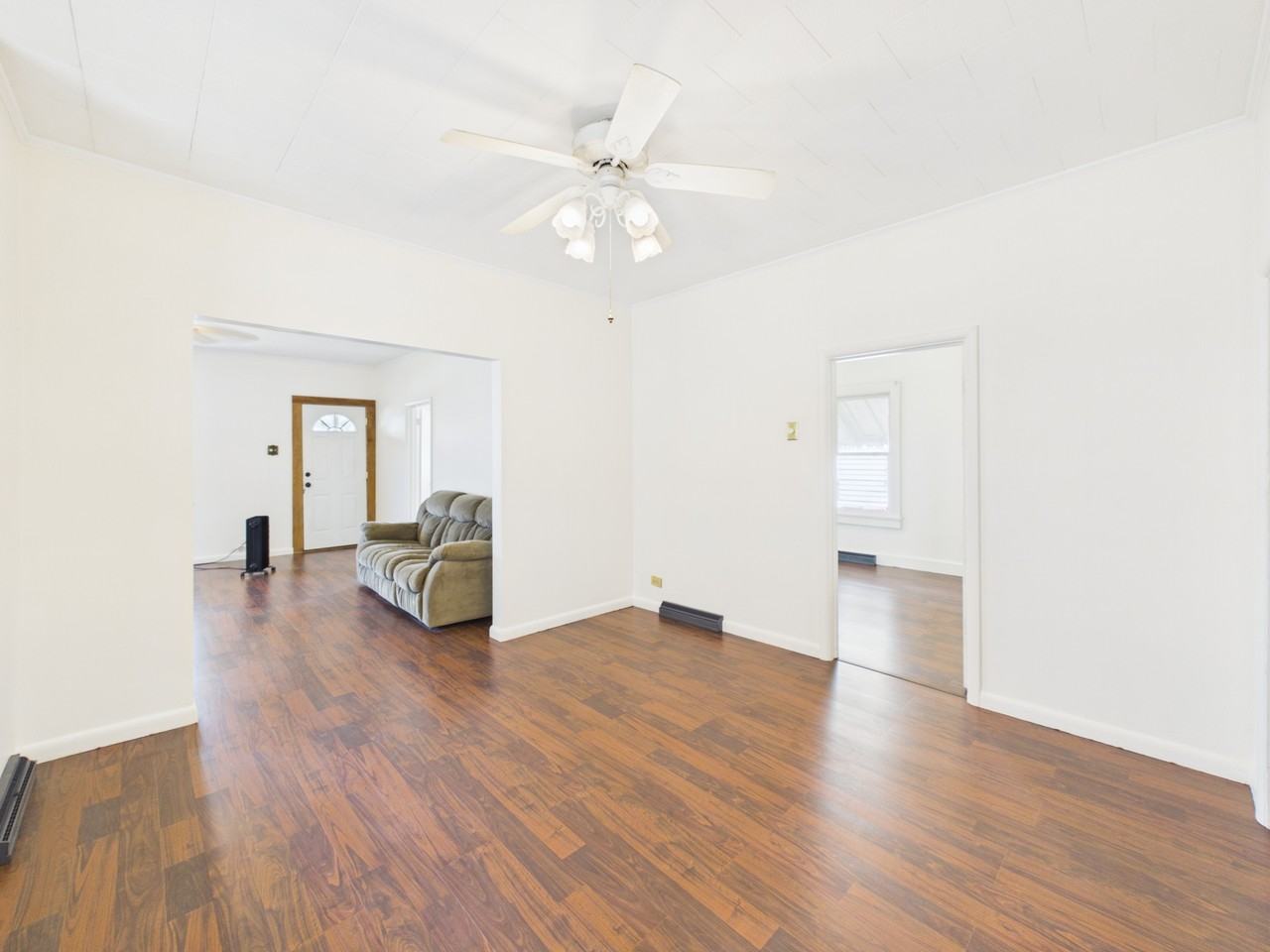 305 S Chelsea St #1 - Photo 4 of 22