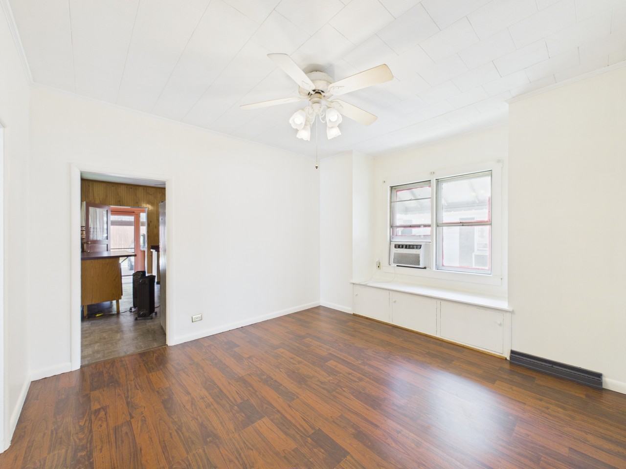 305 S Chelsea St #1 - Photo 5 of 22