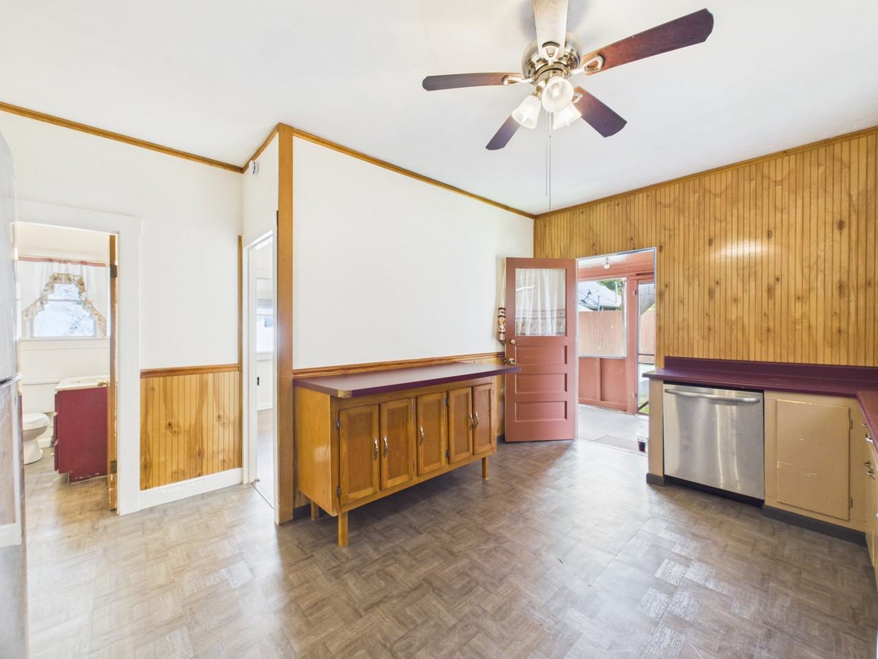305 S Chelsea St #1 - Photo 7 of 22