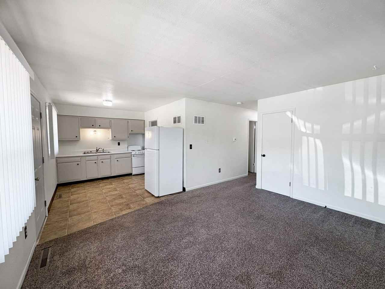 Maple Street 2 Bedroom Apartment with Laundry Hook - Photo 2 of 2