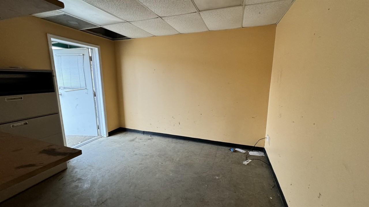 1304 Mainsail Dr #D - Photo 3 of 5