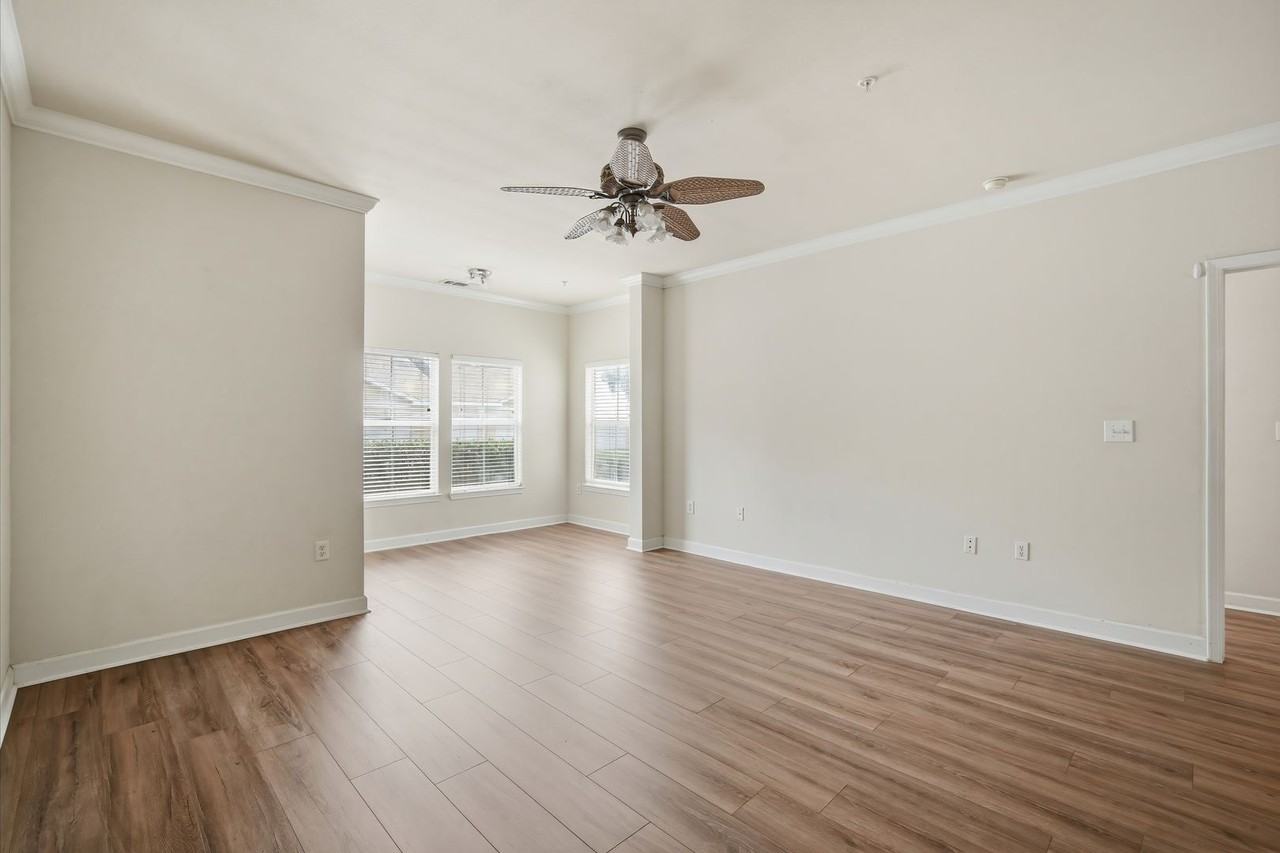 18125 Sterling Gate Cir - Photo 5 of 23