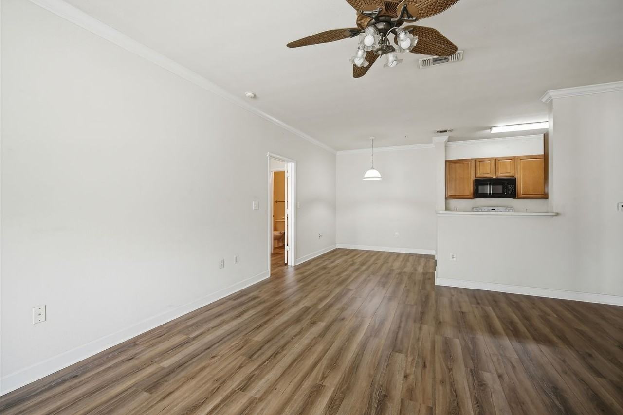 18125 Sterling Gate Cir - Photo 7 of 23