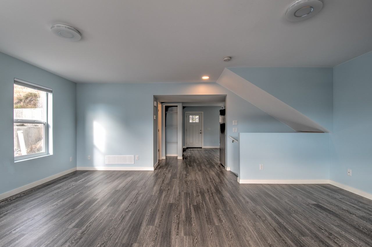 5009A 27 Ave - Photo 2 of 15