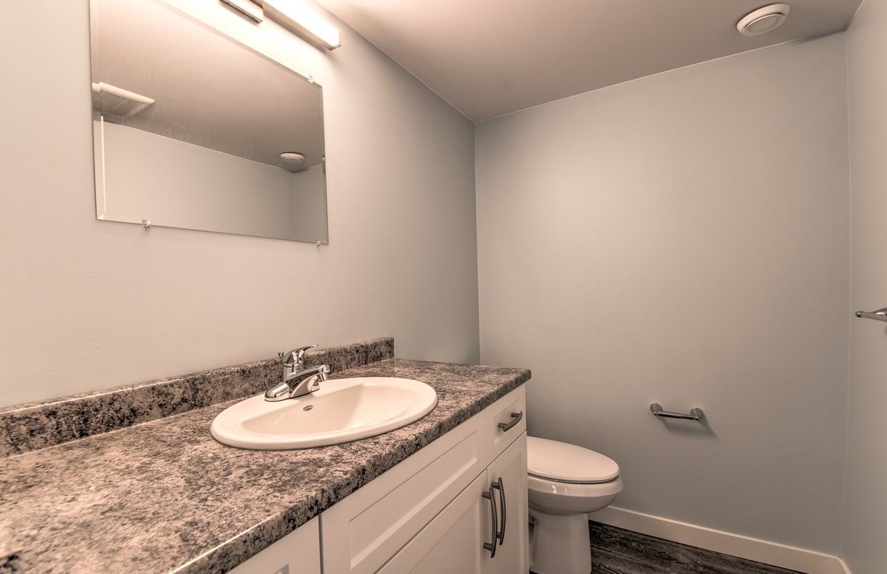 5009A 27 Ave - Photo 4 of 15