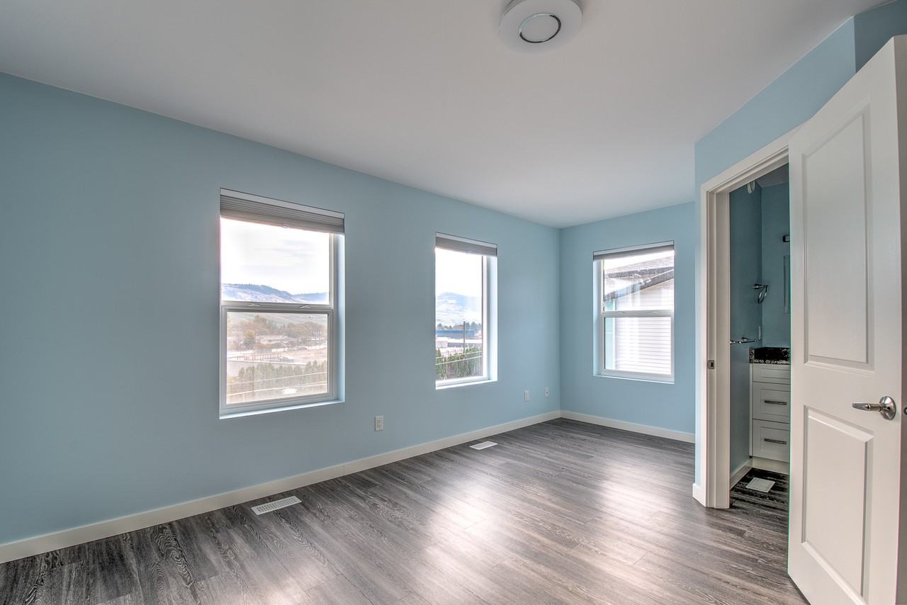 5009A 27 Ave - Photo 6 of 15