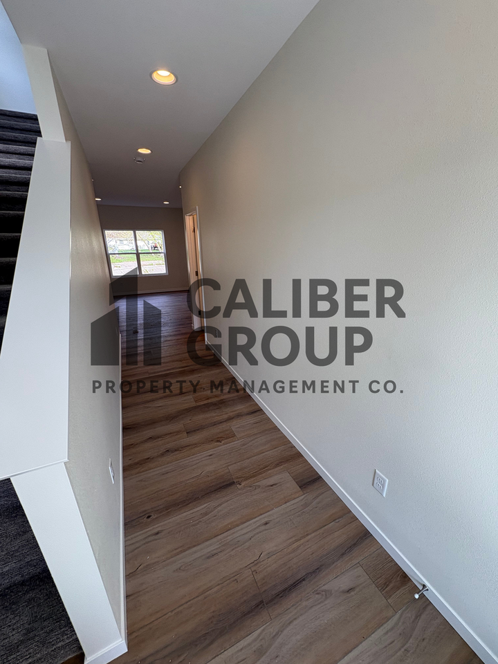2113 W 8th St - Photo 3 of 17